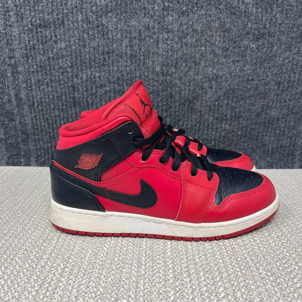 Nike Air Jordan 1 Mid Reverse Bred Black Red Shoes Womens 8.5 7Y 554725-660